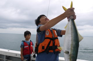 初めての船釣りメジロ