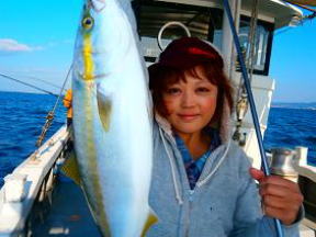 釣りガール 青物はまち釣り