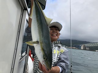 呑ませ釣り　青物　ブリ　メジロ　ハマチ