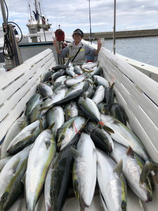 呑ませ釣り　青物　ブリ　メジロ　ハマチ