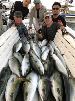 呑ませ釣り青物　鰤ブリ　メジロ　ハマチ釣果