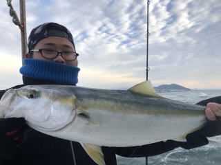 イワシの呑ませ釣り　青物狙いブリ　メジロ