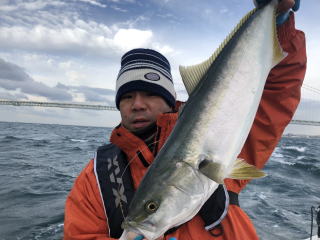 イワシの呑ませ釣り　青物狙いブリ　メジロ