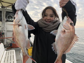 釣りガール真鯛釣り