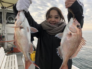 釣りガール真鯛釣り