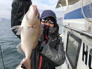 釣りガール真鯛釣り