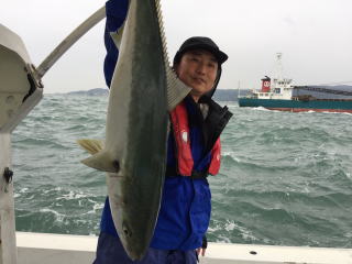 イカ呑ませ釣りブリ メジロ