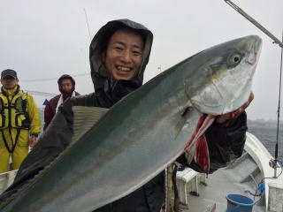 イカ呑ませ釣りブリ メジロ