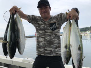 呑ませ釣り　泳がせ釣り青物　ブリ　メジロ