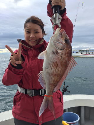 釣りガール真鯛 爆釣り釣果