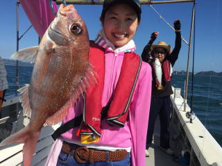 釣りガール　イワシの落とし込み　喰わせサビキ青物　ブリ　真鯛